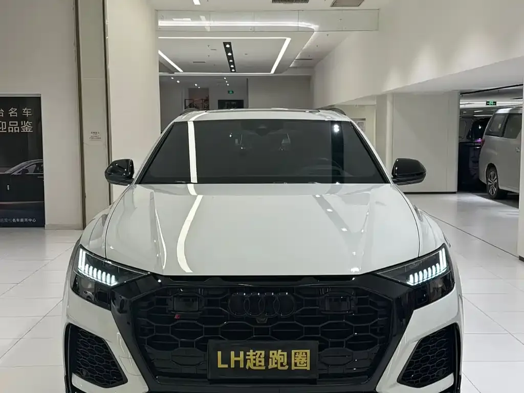 Audi RS Q8 — фото 5