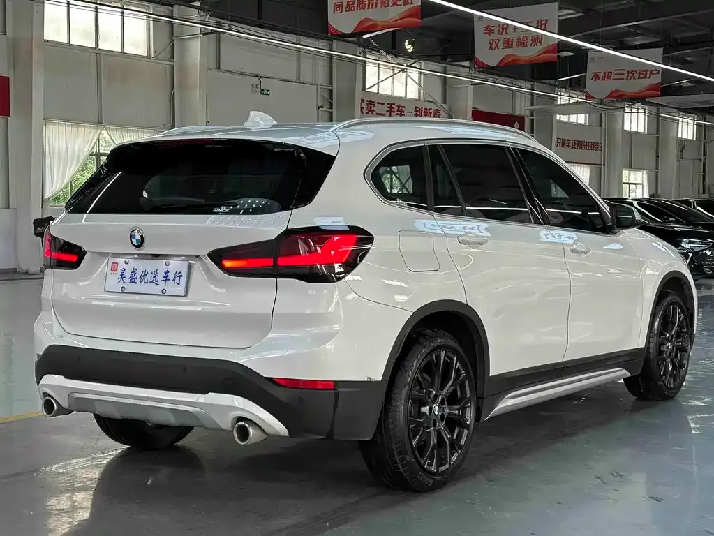 BMW X1 — фото 8