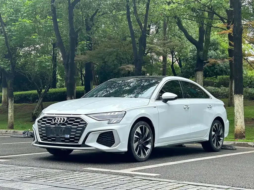 Audi A3 — фото 1