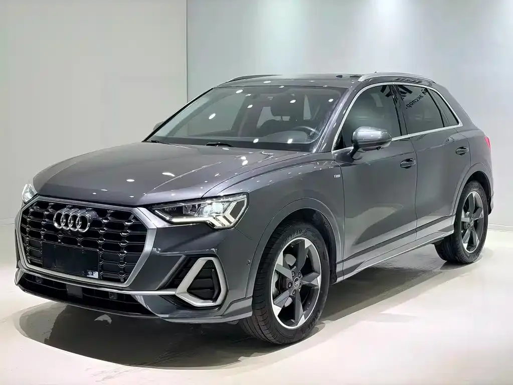 Audi Q3 — фото 1