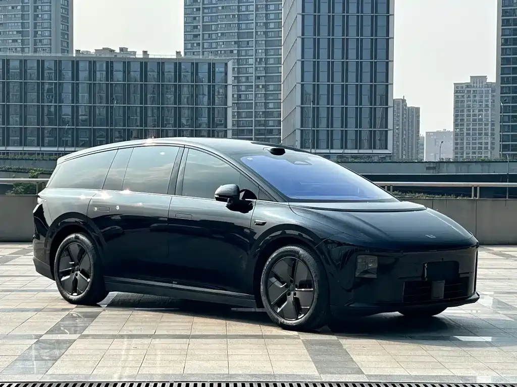 Li Auto i8 — фото 4