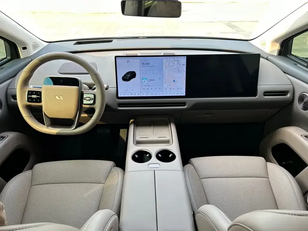 Li Auto i8 — фото 3
