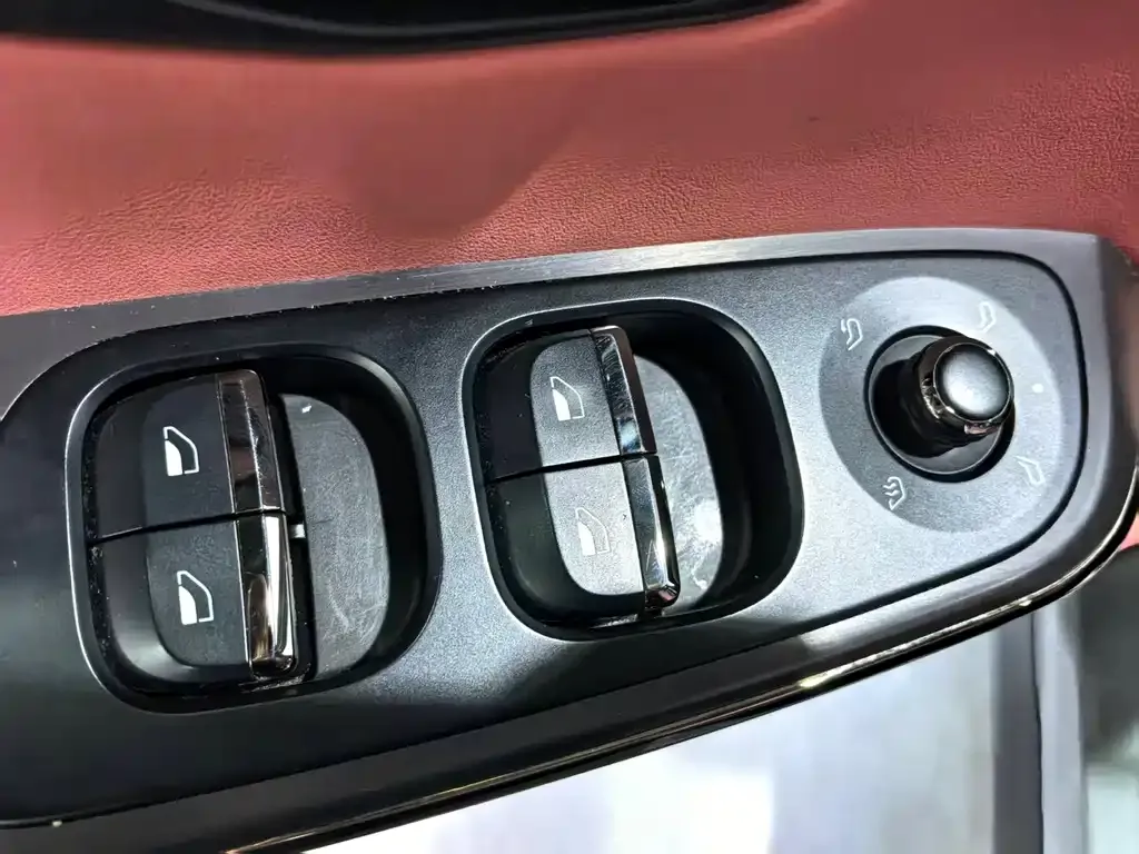 NIO EC6 — фото 10