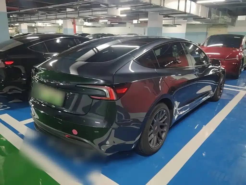 Tesla Model 3 — фото 10