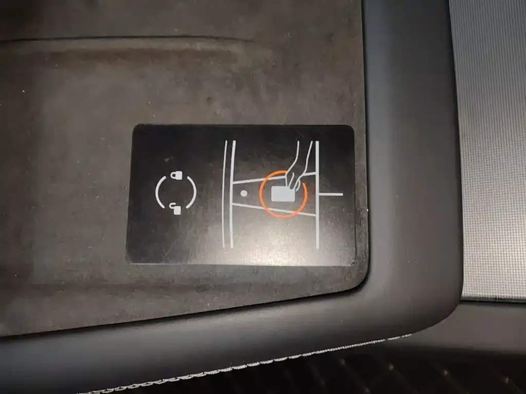 Tesla Model 3 — фото 3