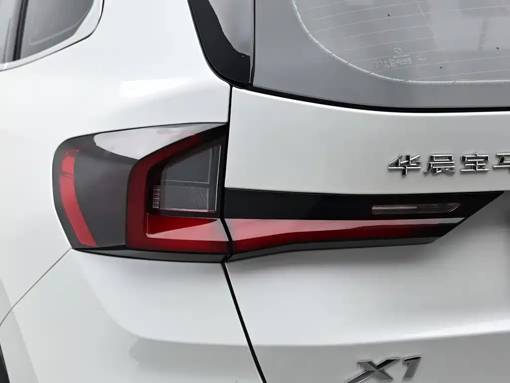 BMW X1 — фото 5