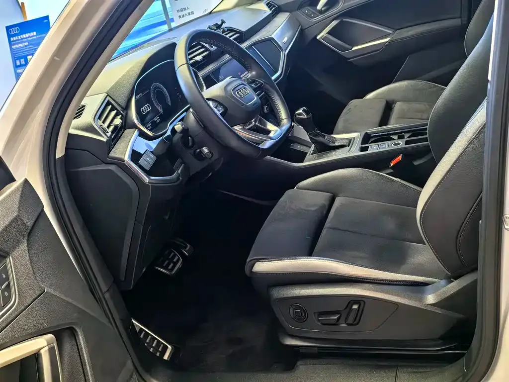 Audi Q3 — фото 10