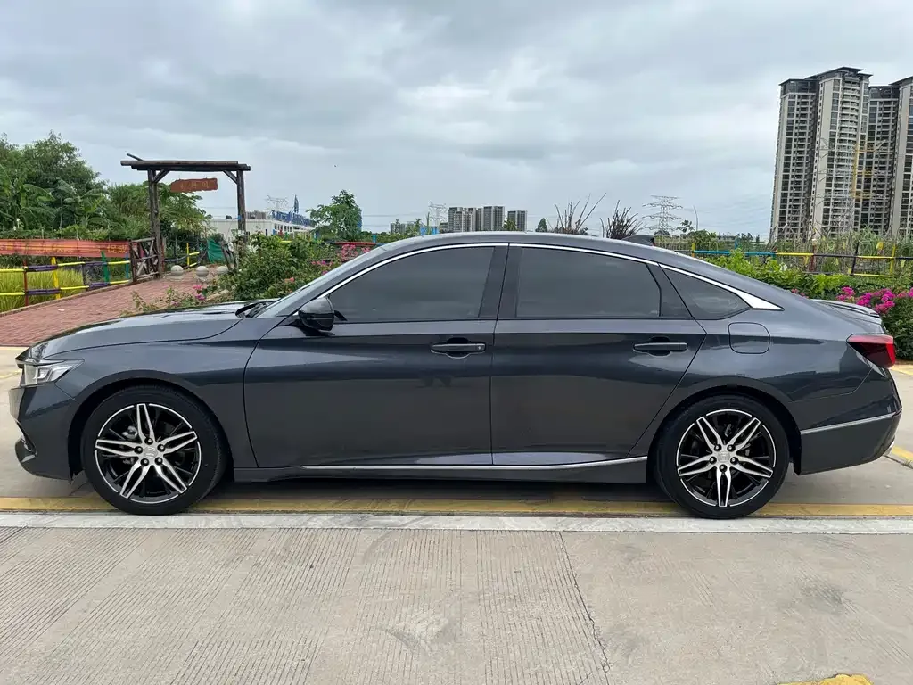 Honda Accord — фото 9