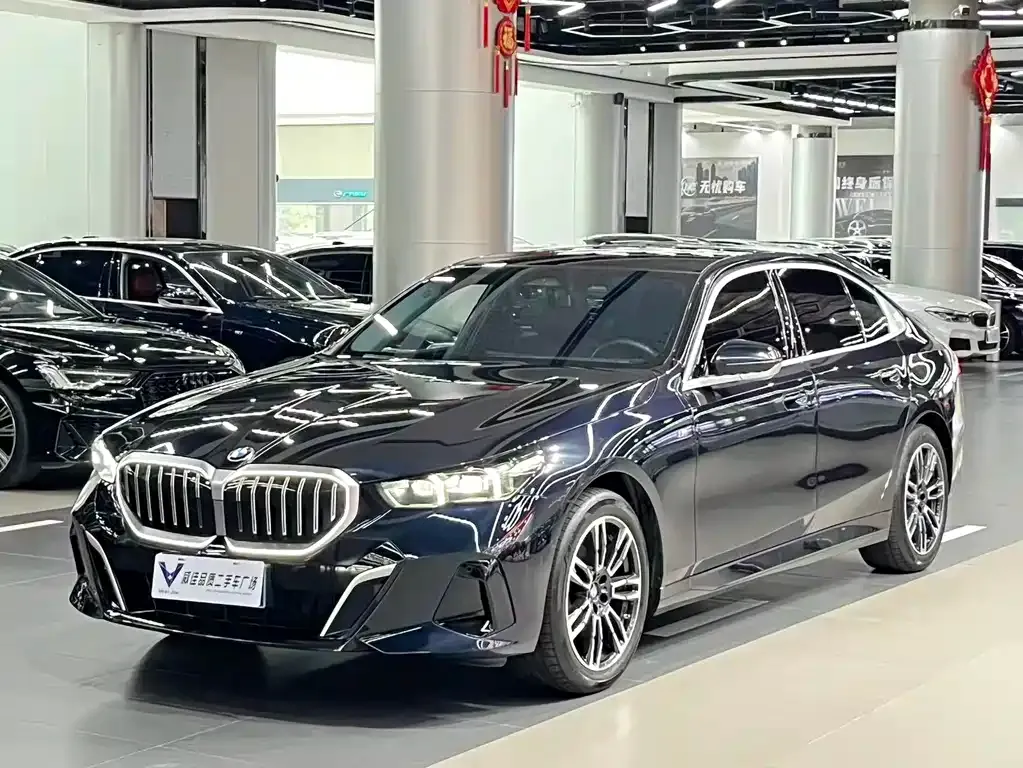BMW 5 Series — фото 1
