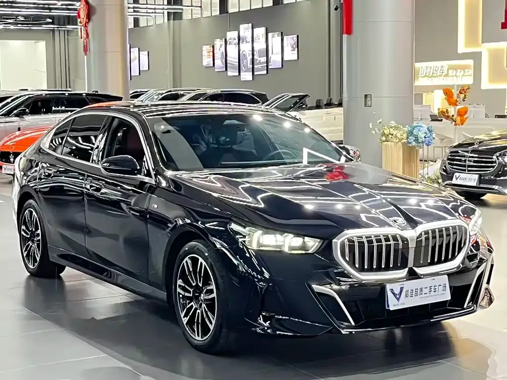 BMW 5 Series — фото 5