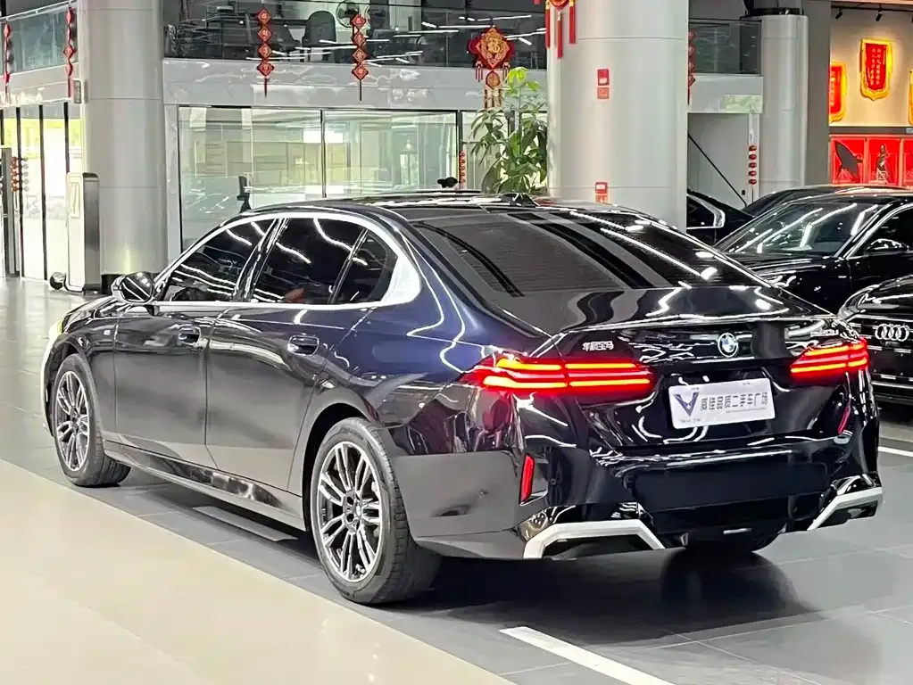 BMW 5 Series — фото 3