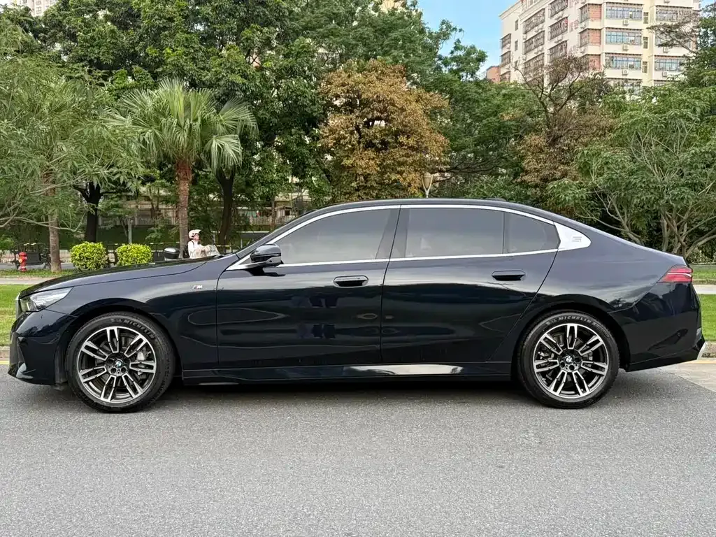 BMW 5 Series — фото 5