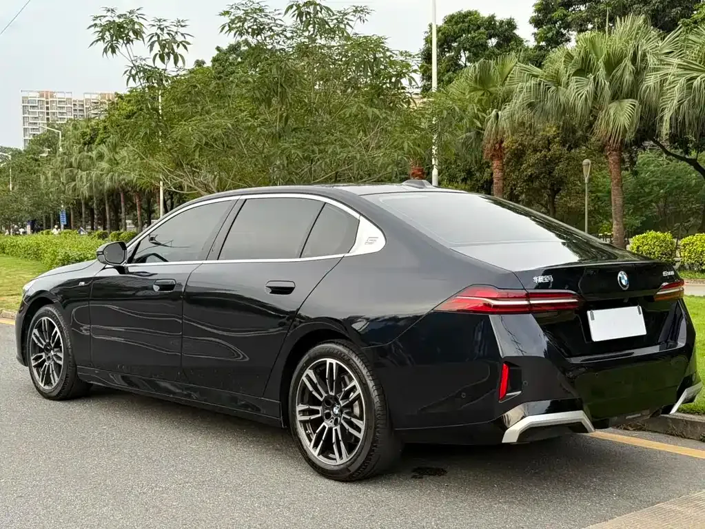 BMW 5 Series — фото 10