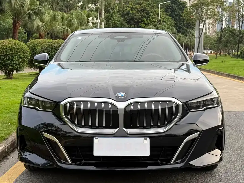 BMW 5 Series — фото 6