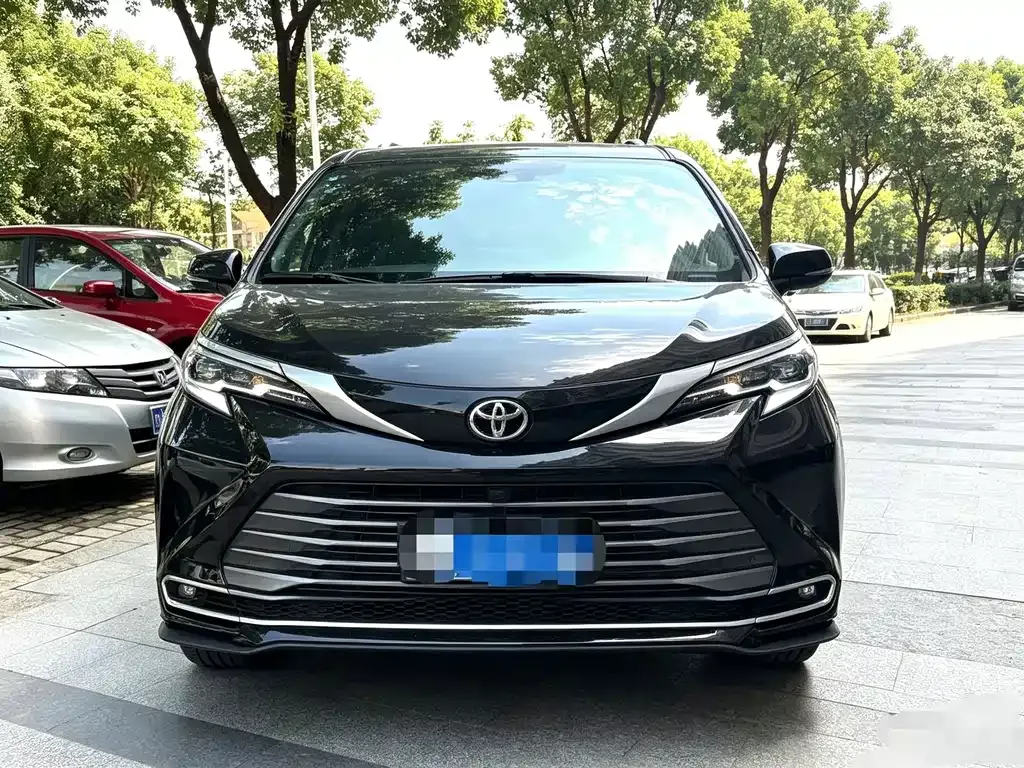 Toyota Sienna — фото 8