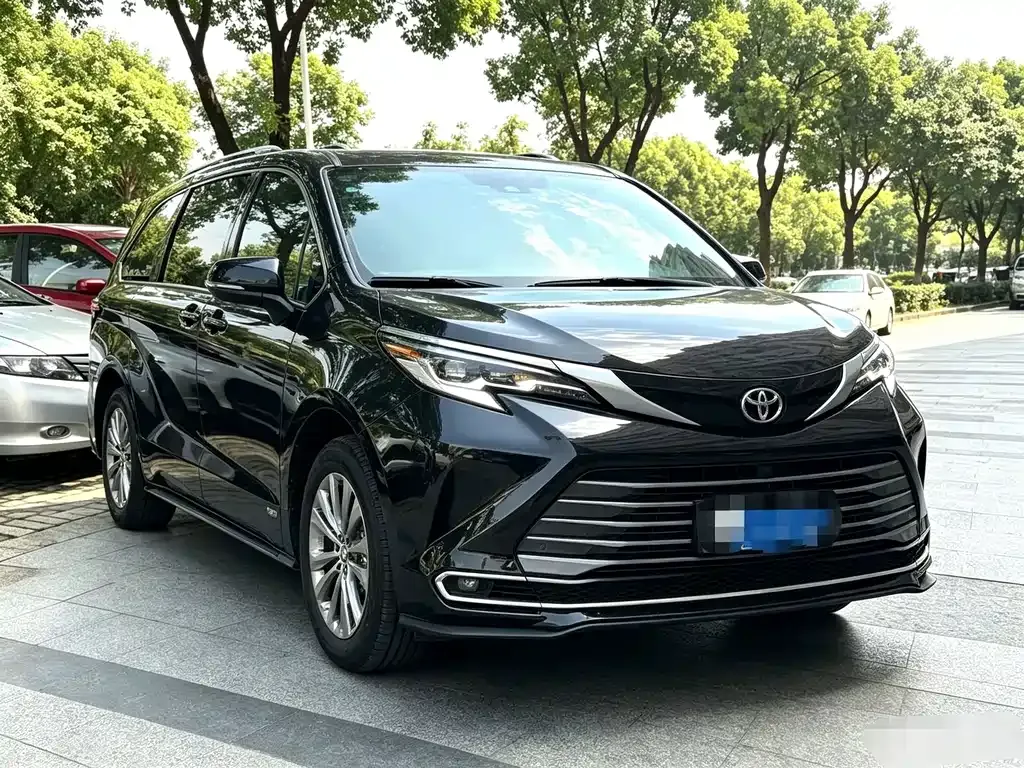 Toyota Sienna — фото 9