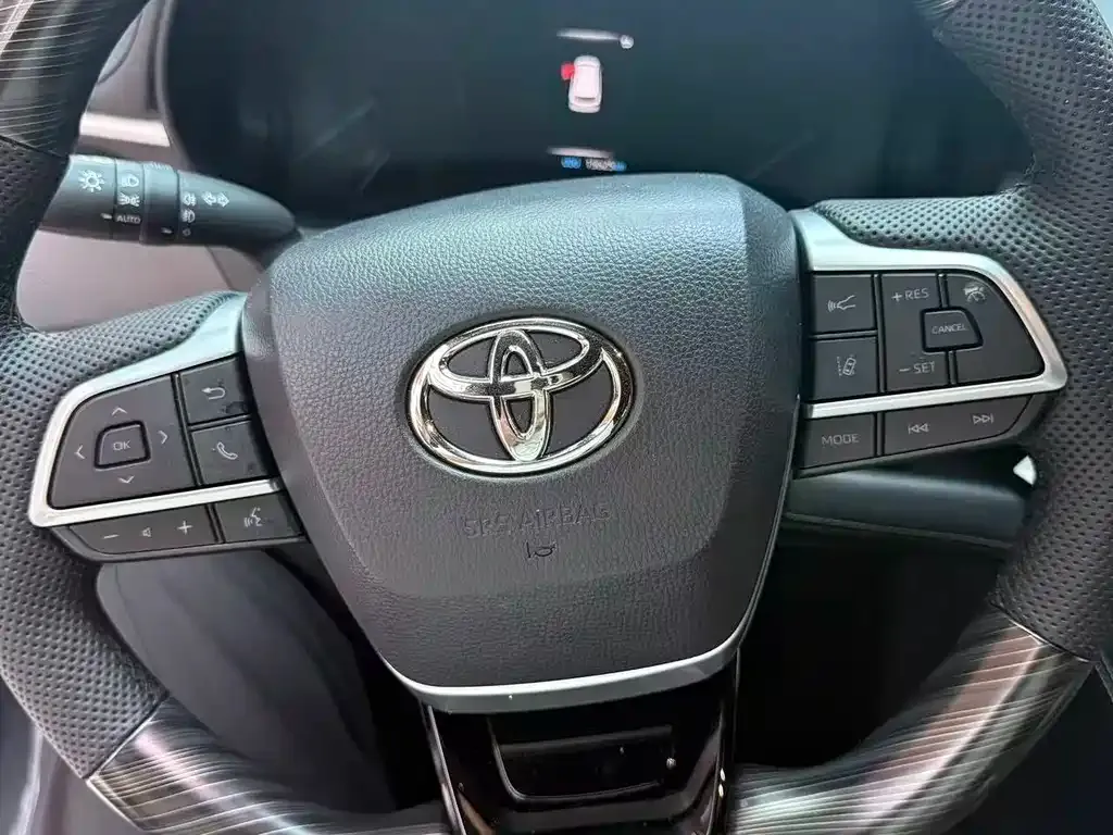 Toyota Sienna — фото 3