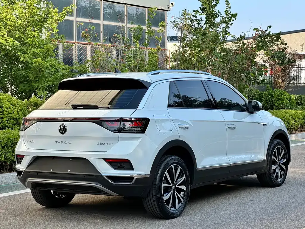 Volkswagen T-Roc — фото 6