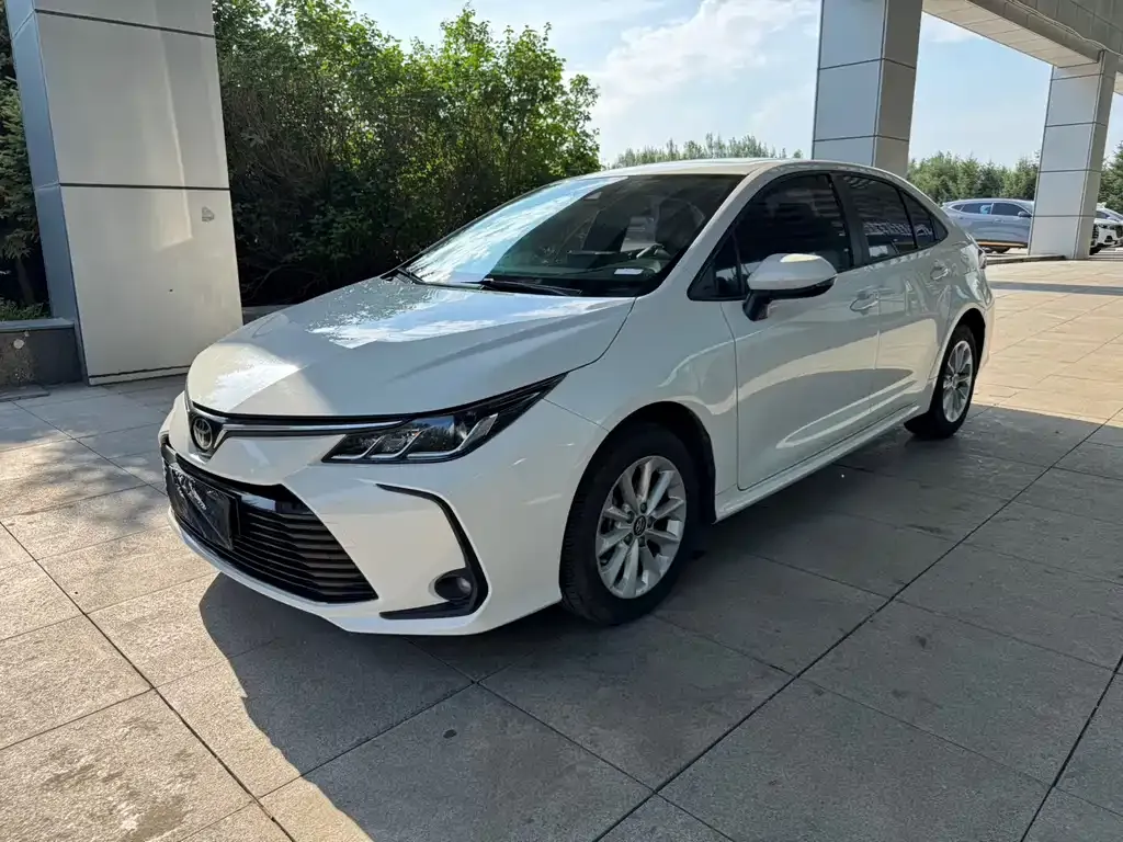 Toyota Corolla — фото 1