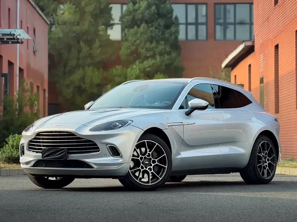 Aston Martin DBX — фото 1