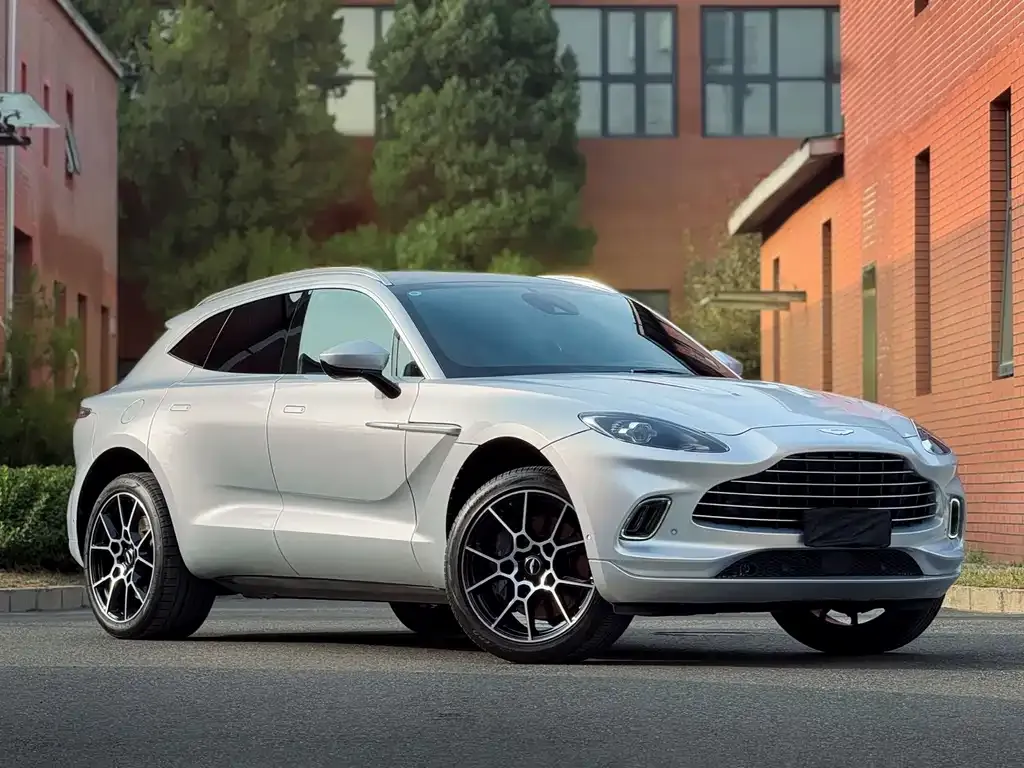 Aston Martin DBX — фото 5