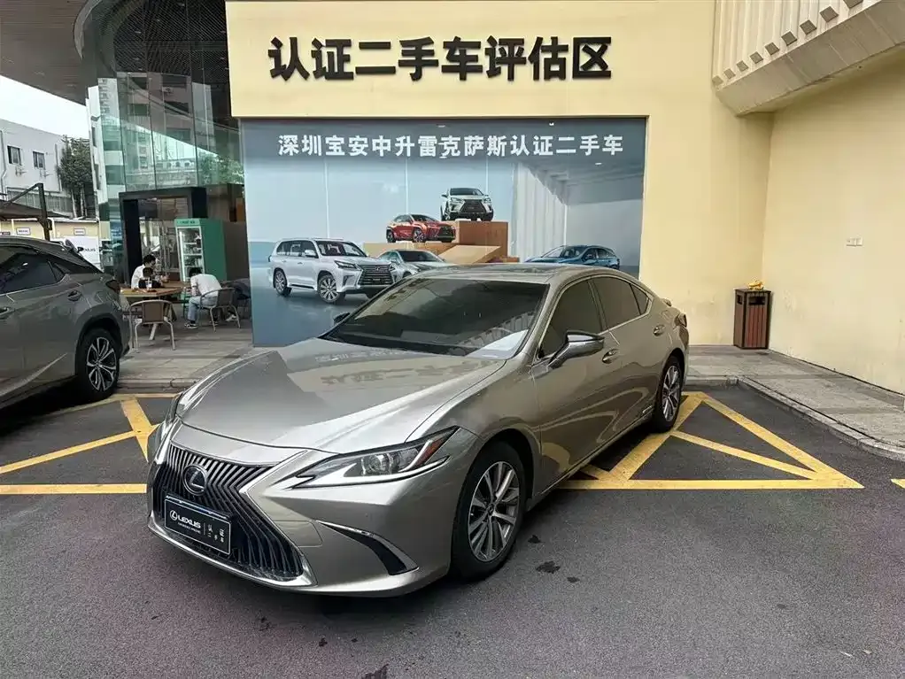 Lexus ES — фото 1