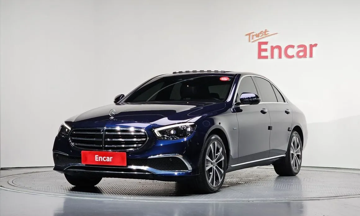 Mercedes-Benz E-Class — фото 1