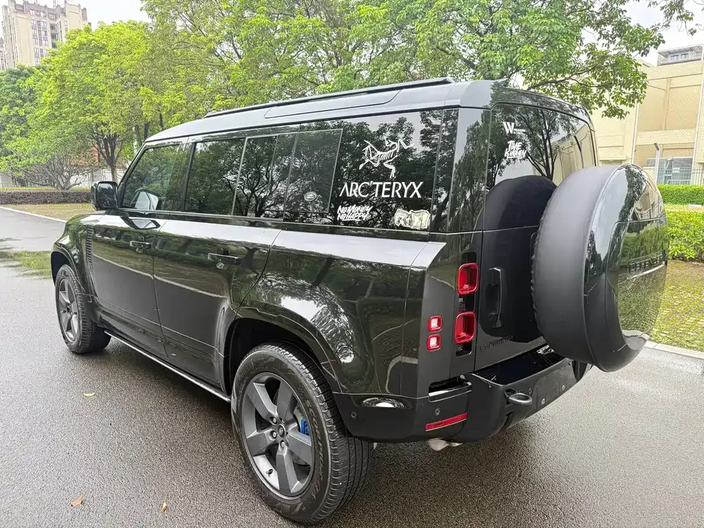 Land Rover Defender — фото 10