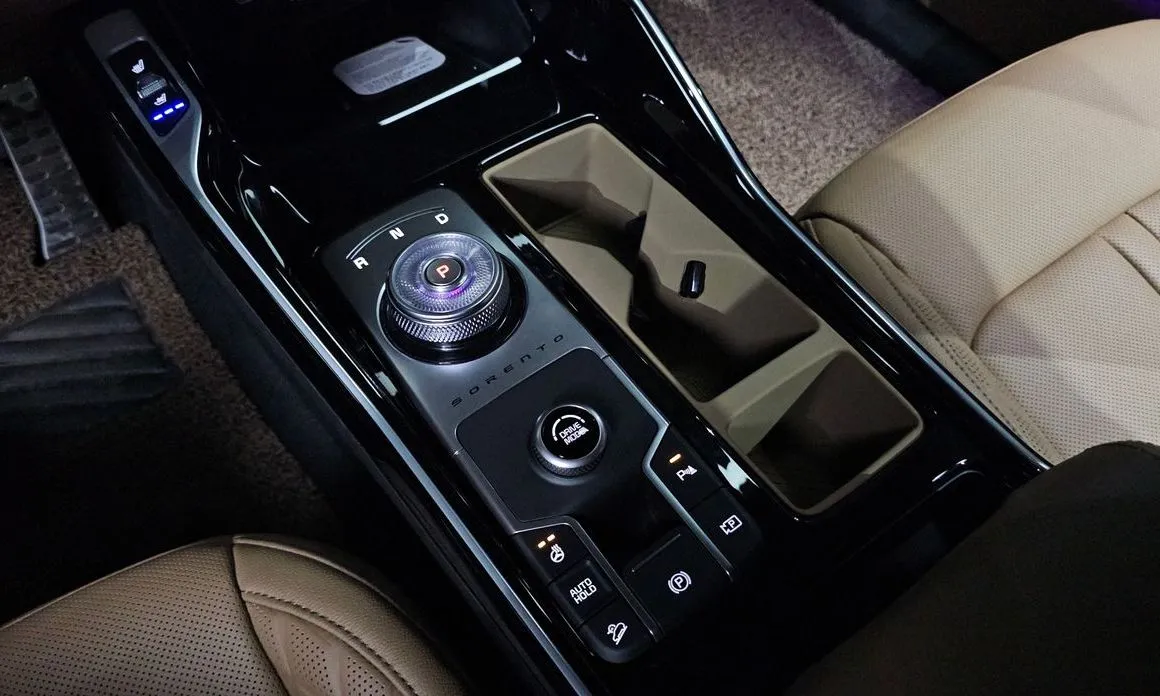 Kia Sorento — фото 8