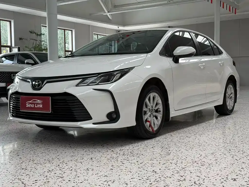 Toyota Corolla — фото 1