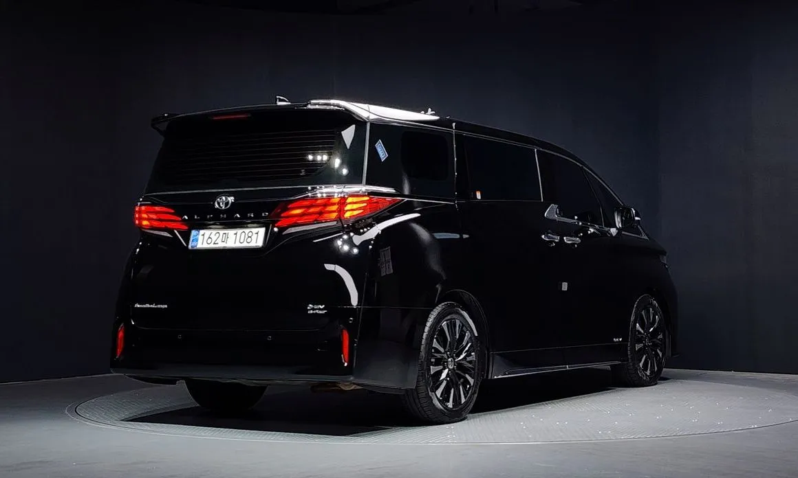 Toyota Alphard — фото 3