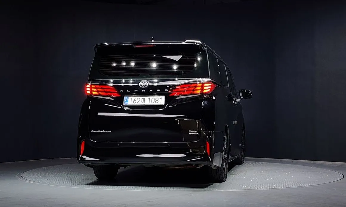 Toyota Alphard — фото 7