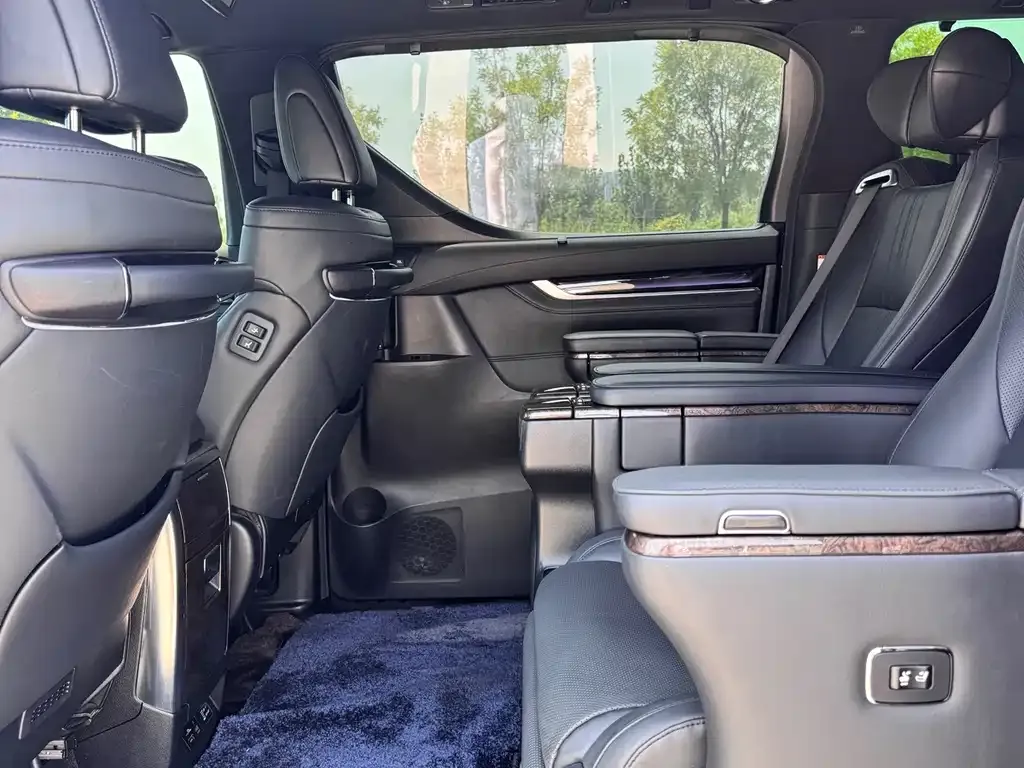 Toyota Vellfire — фото 6