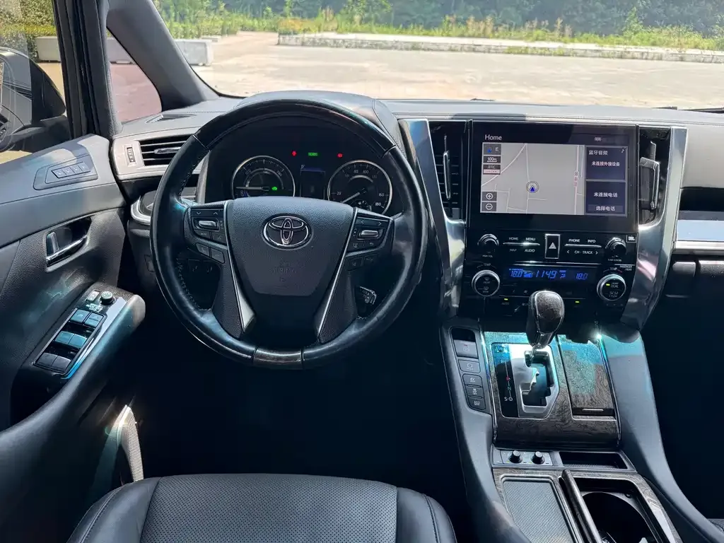 Toyota Vellfire — фото 3