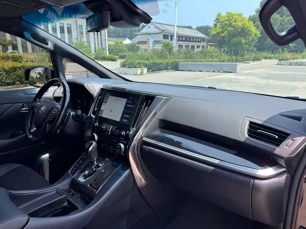 Toyota Vellfire — фото 5