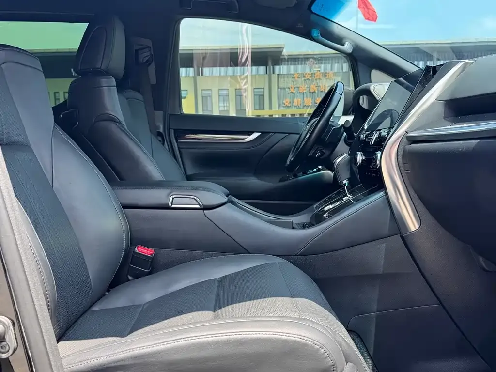 Toyota Vellfire — фото 8