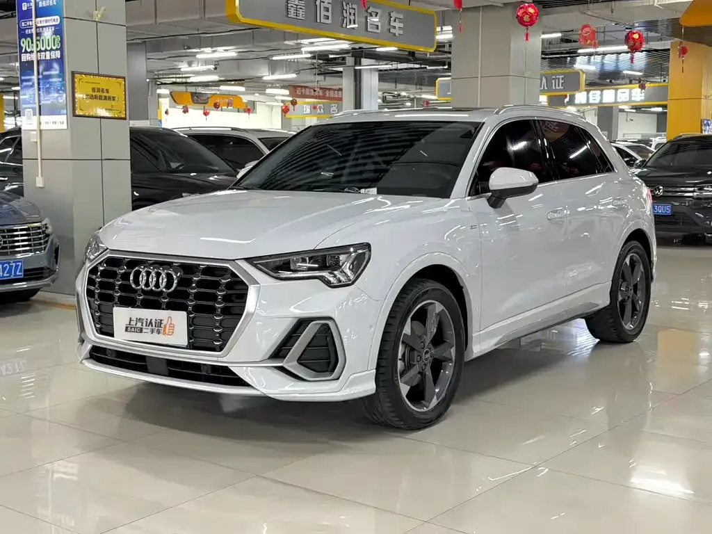 Audi Q3 — фото 1