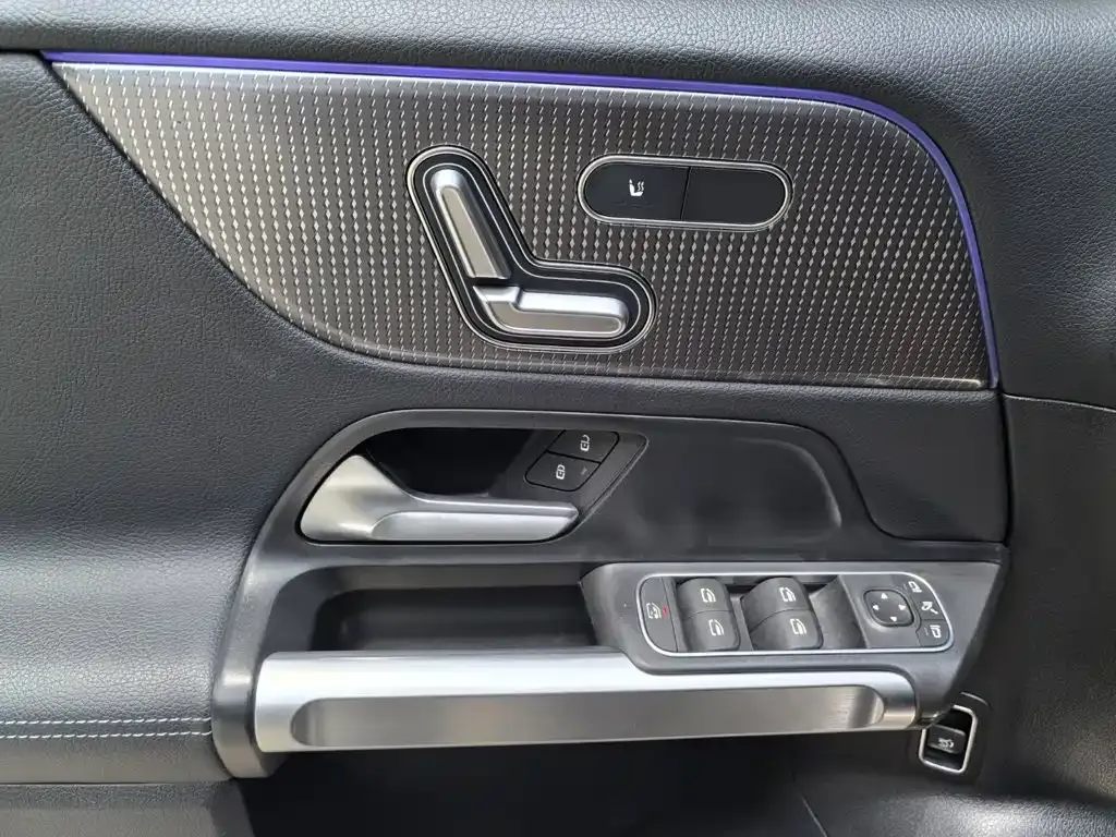 Mercedes-Benz EQB — фото 10