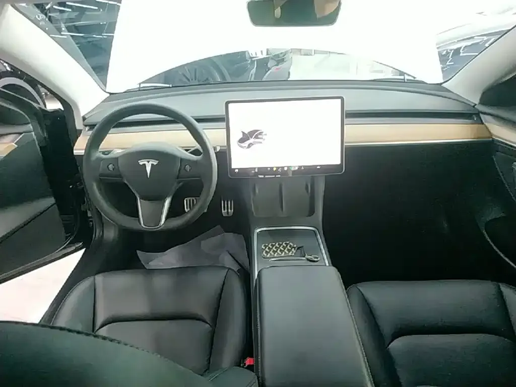 Tesla Model 3 — фото 2