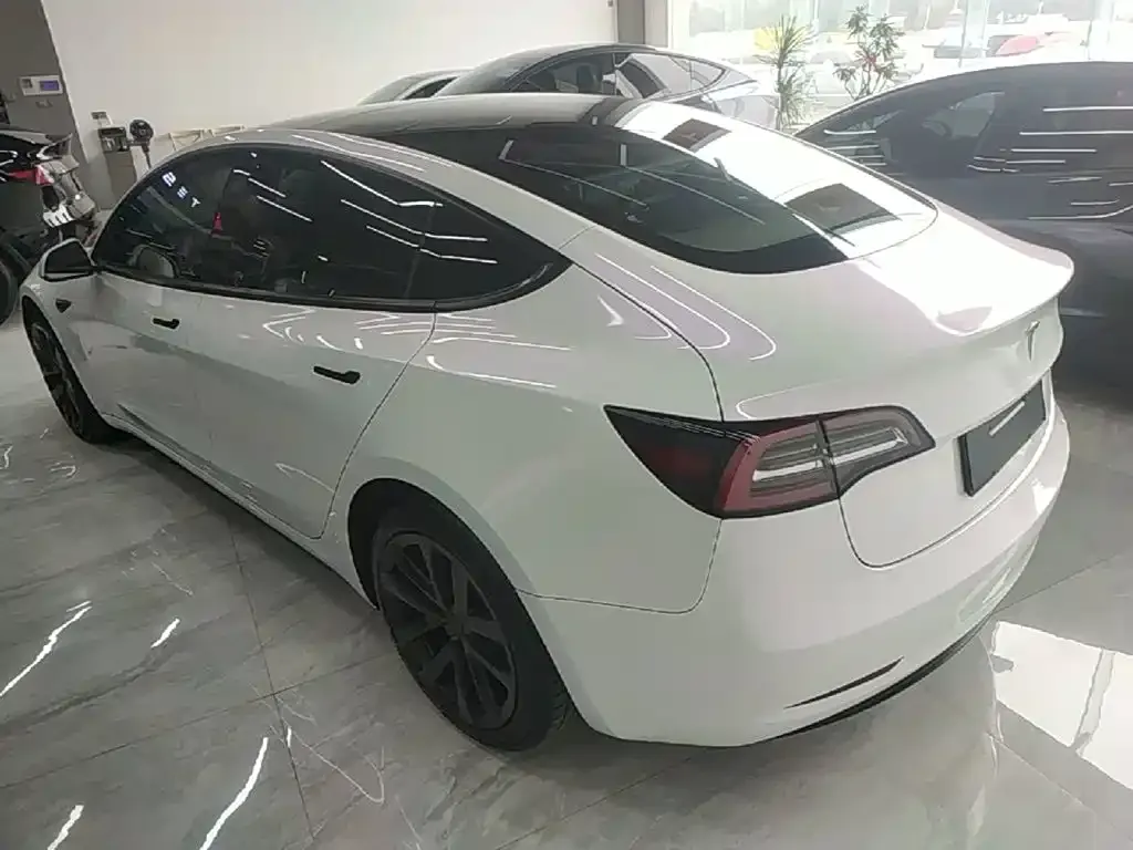 Tesla Model 3 — фото 10