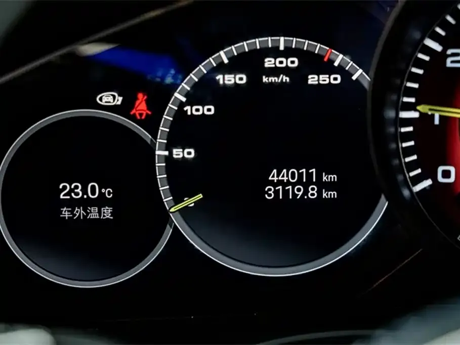 Porsche Cayenne Hybrid — фото 8