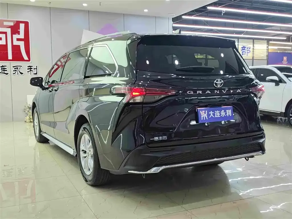 Toyota Granvia 2024 из CN, фото 9