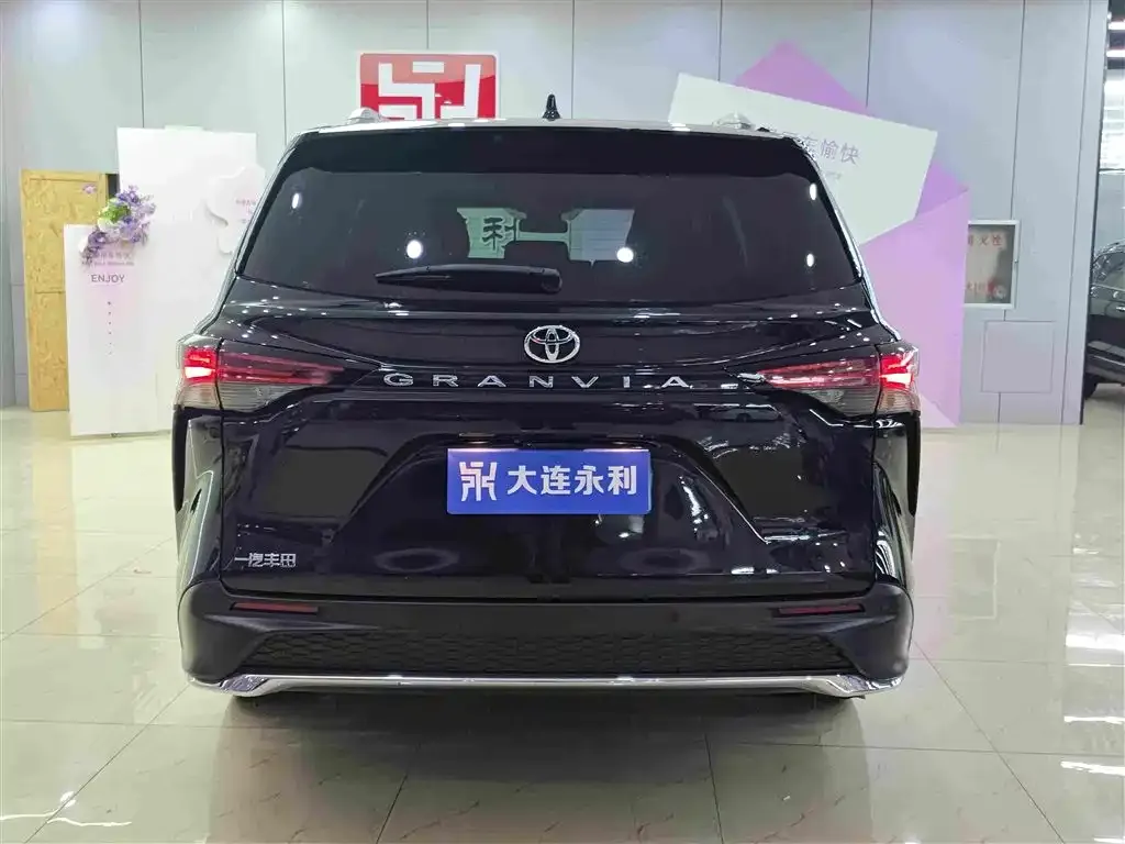 Toyota Granvia 2024 из CN, фото 3