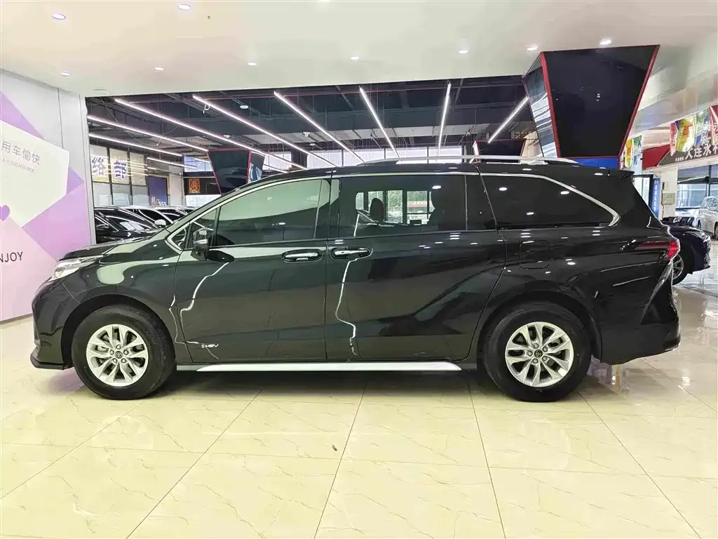 Toyota Granvia 2024 из CN, фото 4