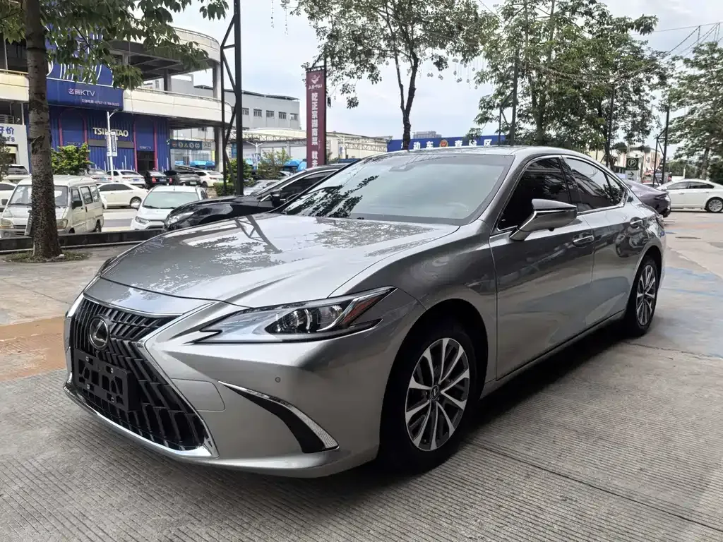 Lexus ES — фото 1