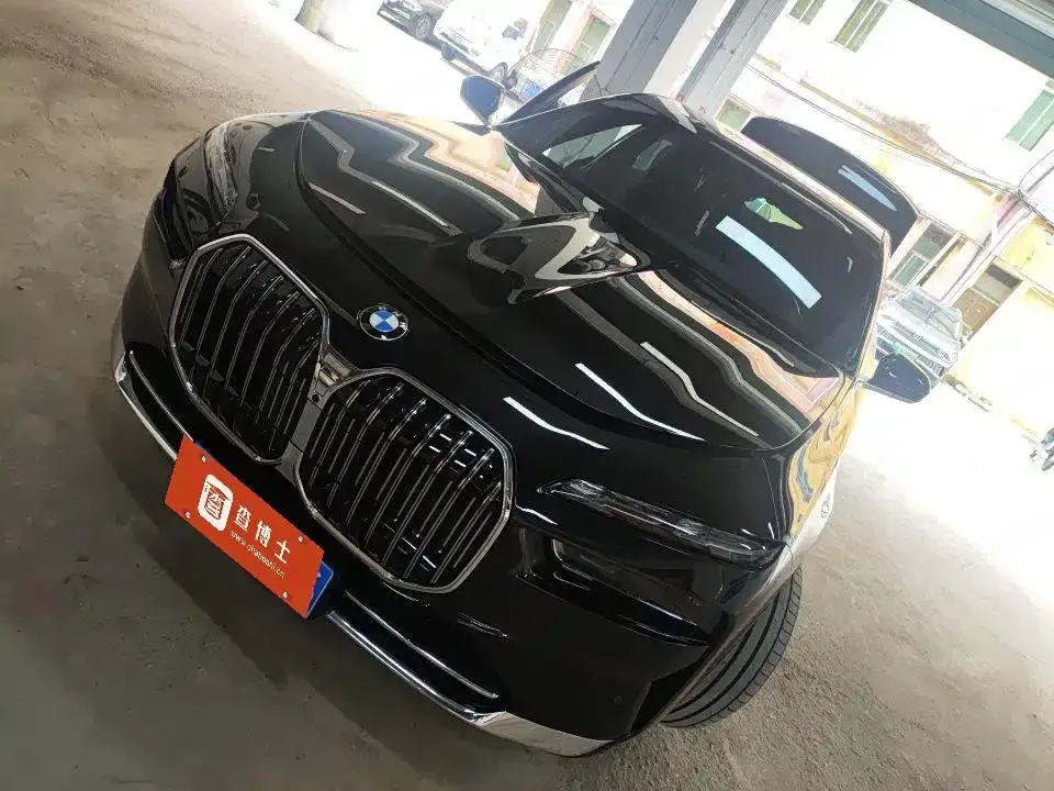 BMW 7 Series — фото 1