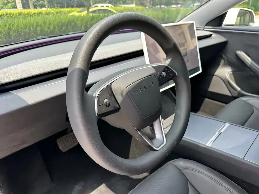 Tesla Model 3 — фото 7