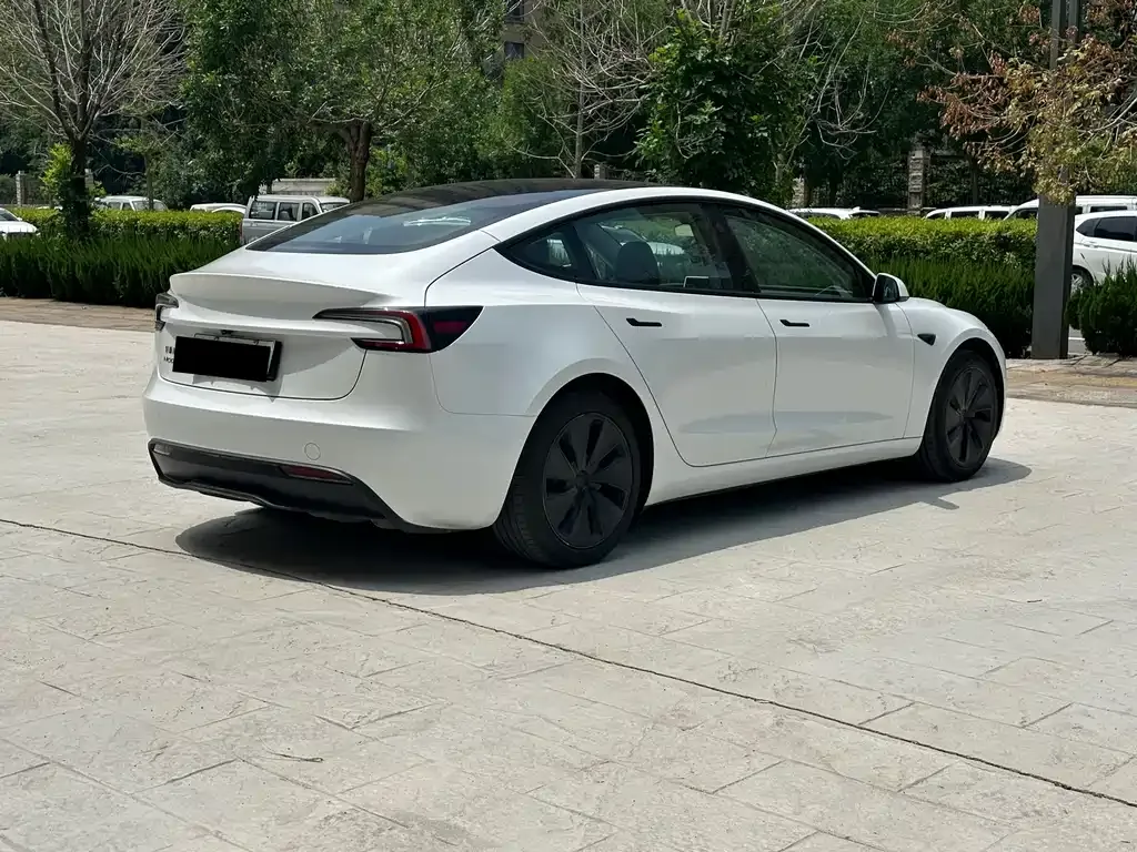 Tesla Model 3 — фото 10