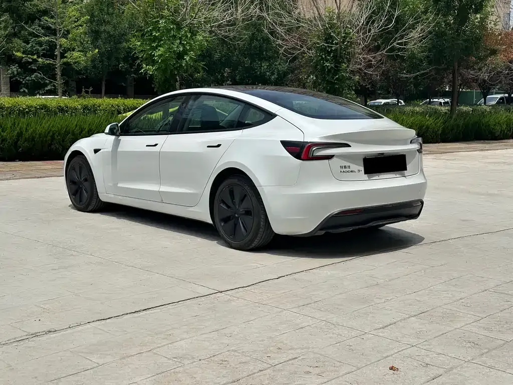 Tesla Model 3 — фото 5