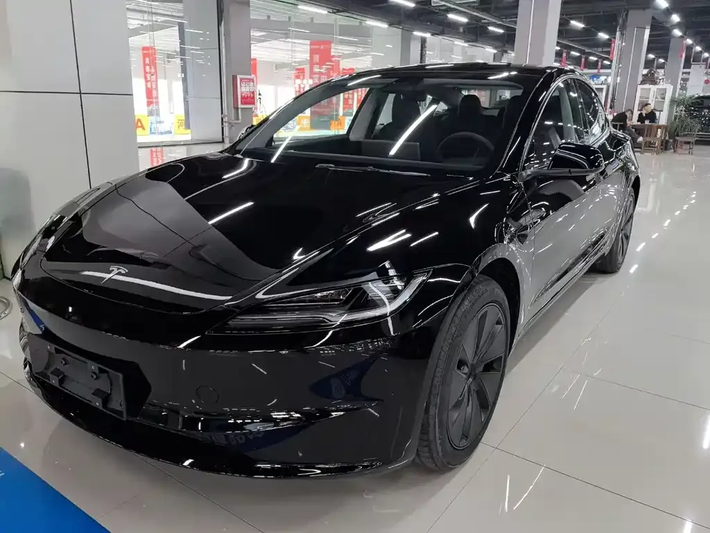 Tesla Model 3 — фото 1